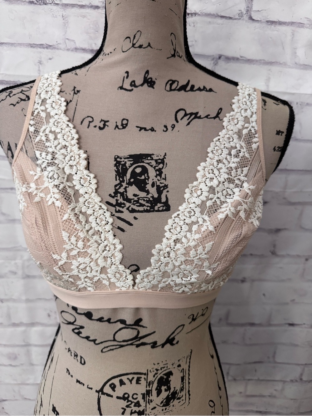 Wacoal Size 36 Embrace Lace Wire Free Bralette Camisole Strap 852191 Beige